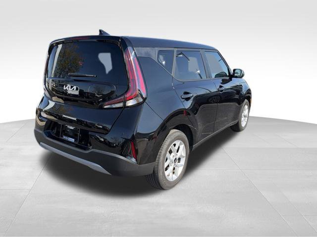 Certified 2025 Kia Soul LX w/ LX Technology Package FWD image 6