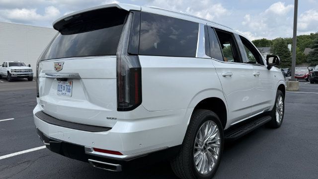 Used 2025 Cadillac Escalade Premium Luxury w/ LPO, Floor Liner Package AWD/4WD image 4