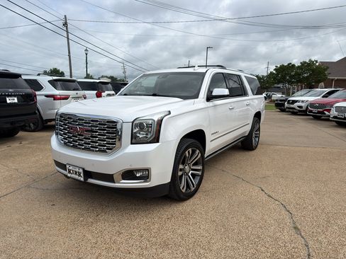 Used 2019 GMC Yukon XL Denali w/ Denali Ultimate Package RWD image 1