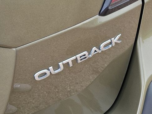 Used 2025 Subaru Outback Premium AWD/4WD image 12