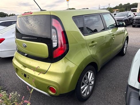 Used 2018 Kia Soul + FWD image 3