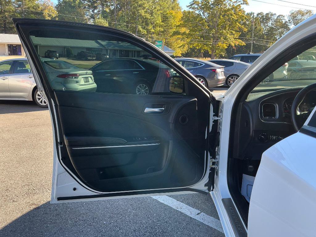 Used 2015 Dodge Charger SE w/ Sport Appearance Group RWD image 15