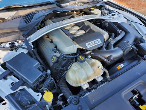 Used 2017 Ford Mustang GT Premium image 16