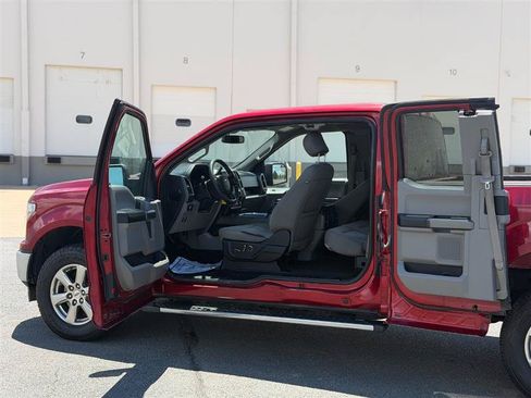 Used 2018 Ford F150 XLT w/ Equipment Group 302A Luxury AWD/4WD image 9
