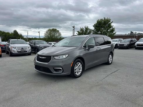 Used 2022 Chrysler Pacifica Touring-L FWD image 7