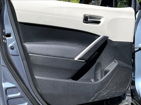 Used 2026 Toyota Corolla Cross L image 17