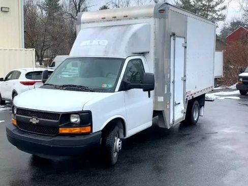 Used 2016 Chevrolet Express 3500 RWD image 2
