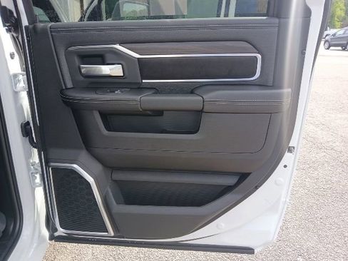 New 2026 RAM 3500 Laramie AWD/4WD image 31