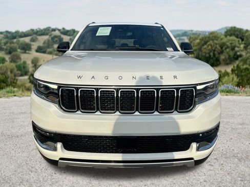 Used 2023 Jeep Wagoneer L Series II RWD image 8