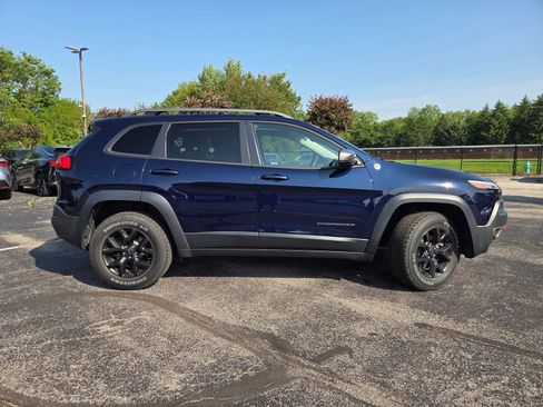 Used 2016 Jeep Cherokee Trailhawk w/ Comfort/Convenience Group AWD/4WD image 2