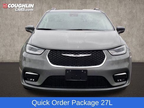 Used 2022 Chrysler Pacifica Touring-L FWD image 3