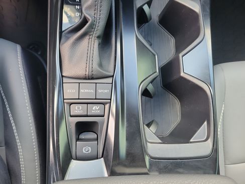 Used 2025 Toyota Camry SE FWD image 32