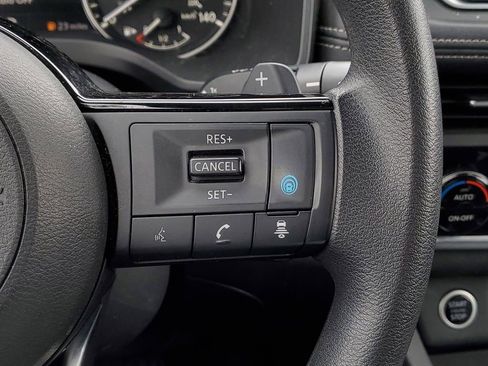 Used 2023 Nissan Rogue SV image 15