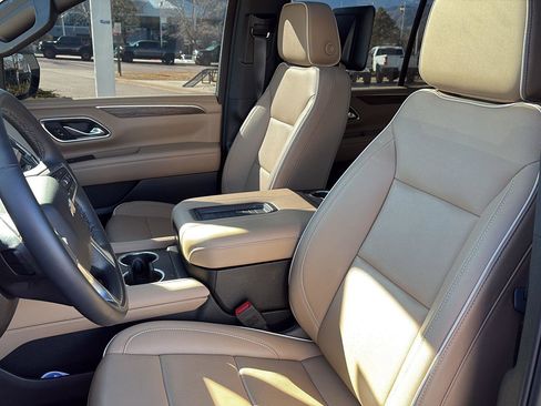 Used 2024 Chevrolet Tahoe Premier w/ Premium Package image 11