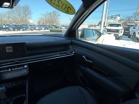 Used 2025 Hyundai Santa Cruz Limited image 25