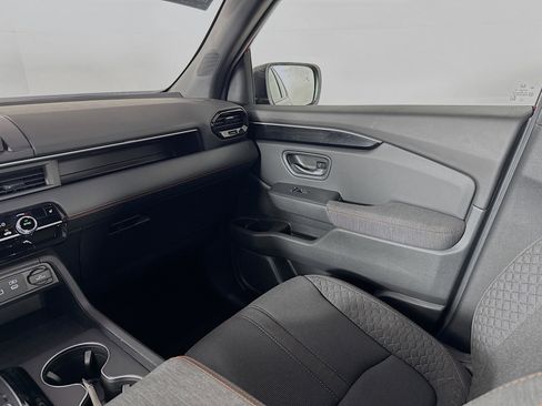 Certified 2025 Honda Pilot Sport image 27