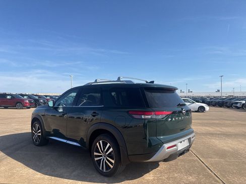 Used 2025 Nissan Pathfinder Platinum image 17