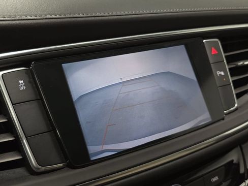 Used 2019 Buick Enclave Essence FWD image 17