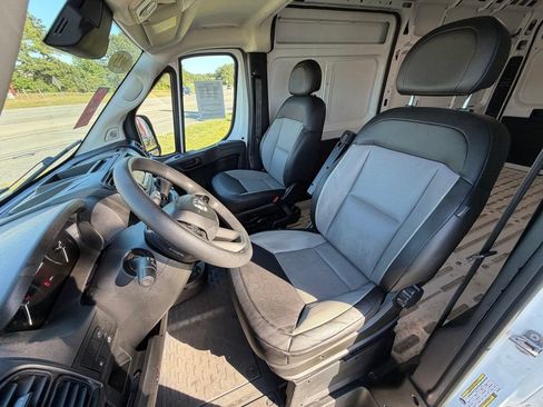 Used 2025 RAM ProMaster 2500 w/ Convenience Group FWD image 14