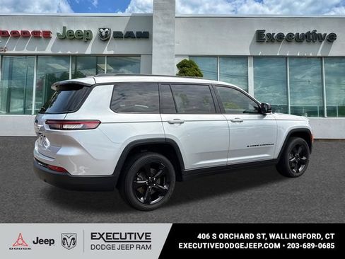 Used 2023 Jeep Grand Cherokee L Laredo AWD/4WD image 4