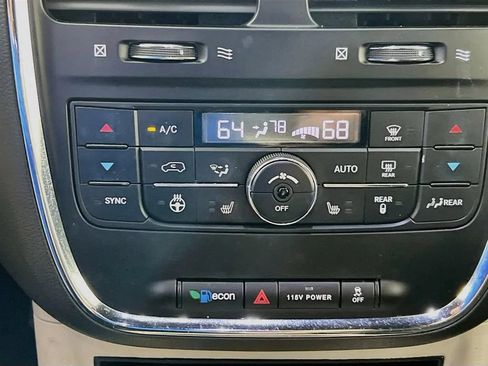 Used 2018 Dodge Grand Caravan SXT w/ Driver Convenience Group FWD image 16