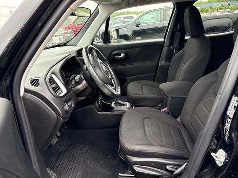 Used 2019 Jeep Renegade Latitude w/ Cold Weather Group AWD/4WD image 7