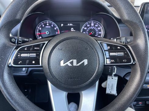 Used 2022 Kia Forte LXS FWD image 28