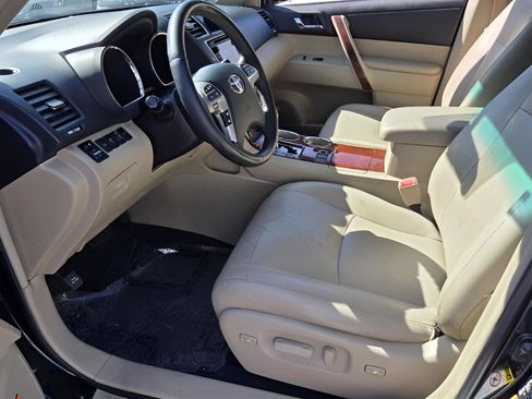 Used 2013 Toyota Highlander Limited image 17