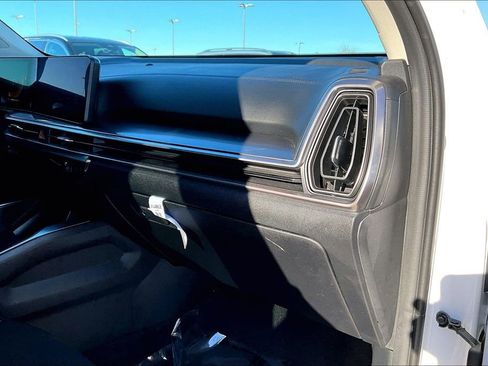 Used 2025 Kia Sorento LX image 20