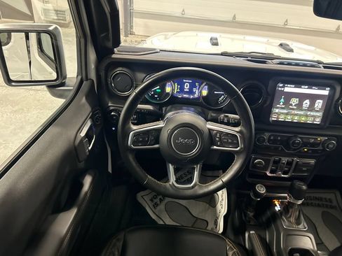 Used 2022 Jeep Wrangler Unlimited Sahara AWD/4WD image 28
