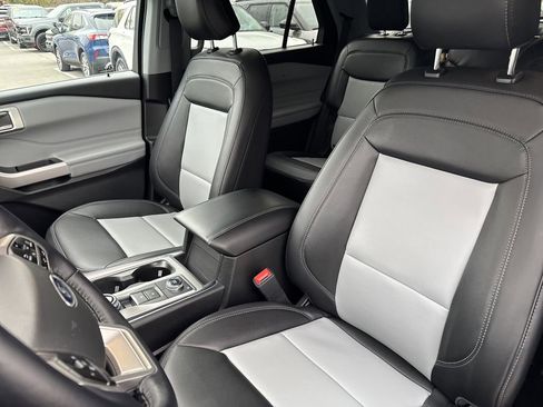 Used 2022 Ford Explorer XLT w/ Equipment Group 202A image 22