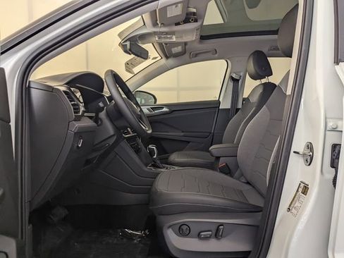 New 2026 Volkswagen Taos SE FWD image 6
