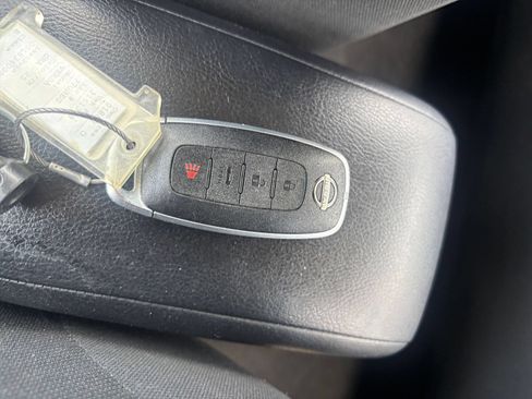 Used 2025 Nissan Versa SV FWD image 21
