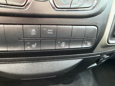 Used 2019 RAM 1500 Classic SLT w/ Black Appearance Group AWD/4WD image 39