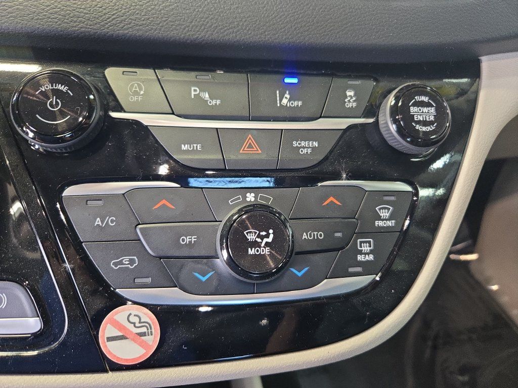 Used 2024 Chrysler Pacifica Touring-L FWD image 27