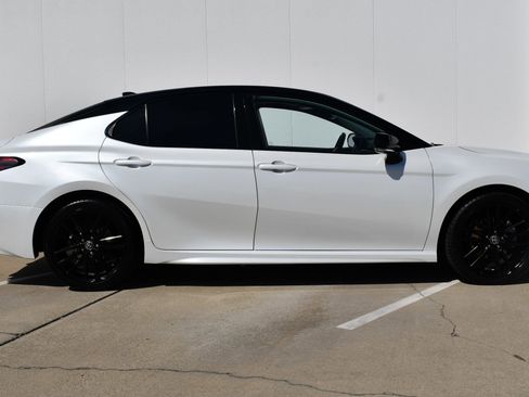 Used 2022 Toyota Camry XSE FWD image 5