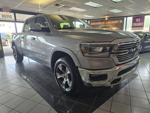 Used 2022 RAM 1500 Laramie AWD/4WD image 3