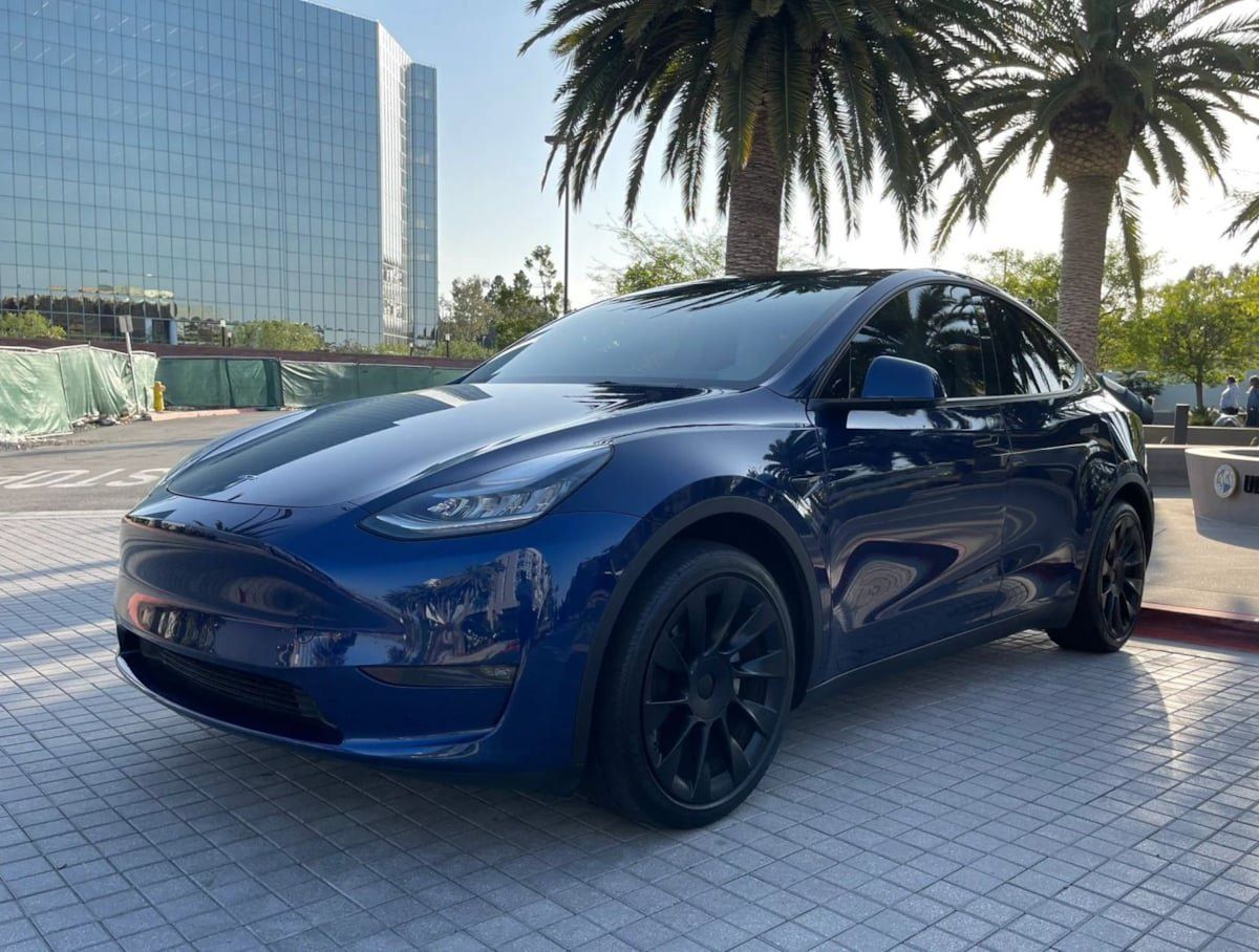 Used 2023 Tesla Model Y Long Range AWD/4WD image 3