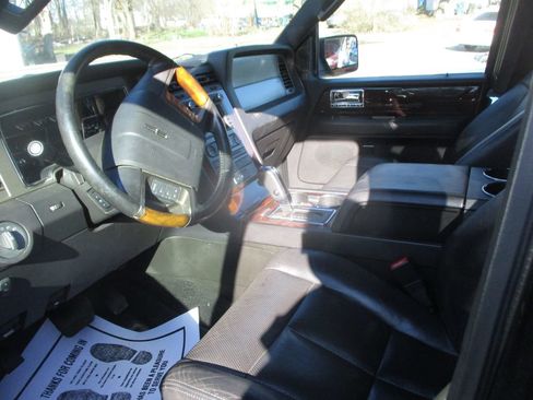 Used 2012 Lincoln Navigator 4WD image 11