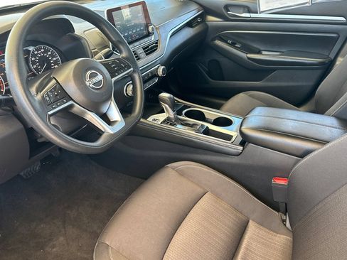 Used 2023 Nissan Altima 2.5 SV FWD image 10