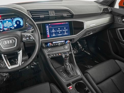 Used 2022 Audi Q3 2.0T Premium w/ Black Optic Sport Package image 18