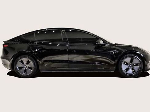 Used 2023 Tesla Model 3 Standard Range image 4