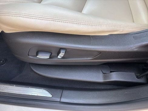 Used 2017 Cadillac XT5 FWD w/ LPO, Wheel Lock Package image 12