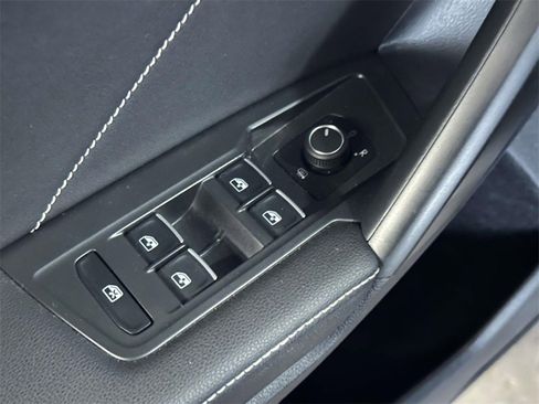 Used 2022 Volkswagen Tiguan SE image 18