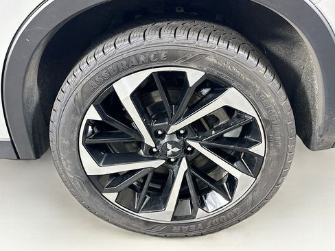 Used 2024 Mitsubishi Outlander SE AWD/4WD image 11