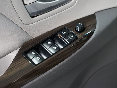 Used 2017 Toyota Sienna XLE image 32