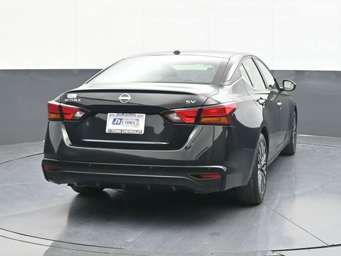 Used 2024 Nissan Altima 2.5 SV image 10
