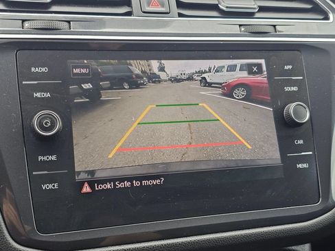 Used 2020 Volkswagen Tiguan SE AWD/4WD image 27