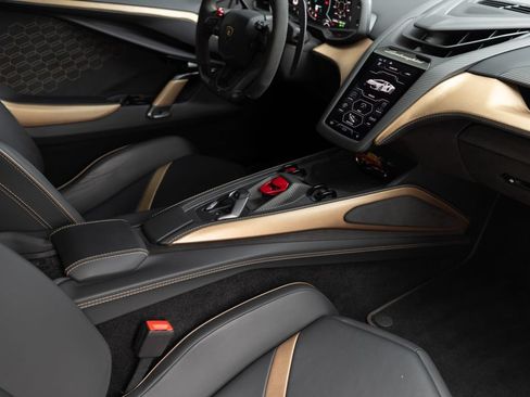 Used 2024 Lamborghini Revuelto AWD/4WD image 25