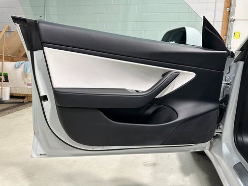 Used 2020 Tesla Model 3 Performance image 21